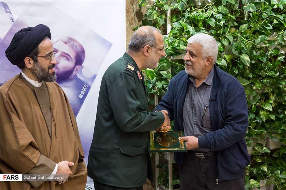 رونمایی از کتاب «شاهین بر آفتاب»