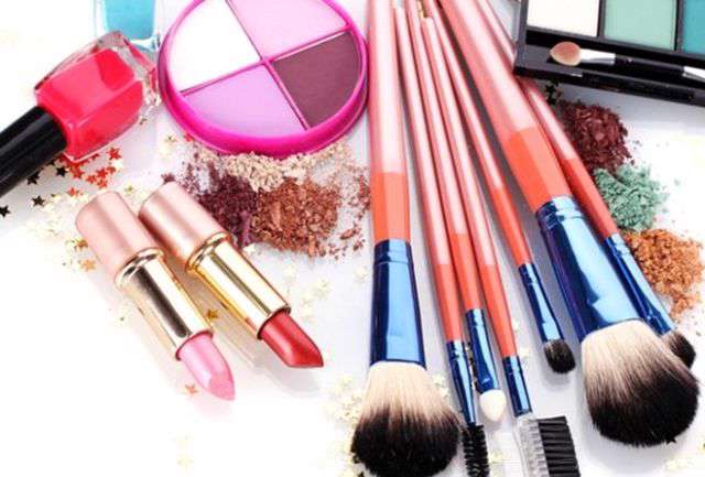 آرایش ساده و زیبا به سبک فرانسوی آرایش ساده و زیبا به سبک فرانسوی