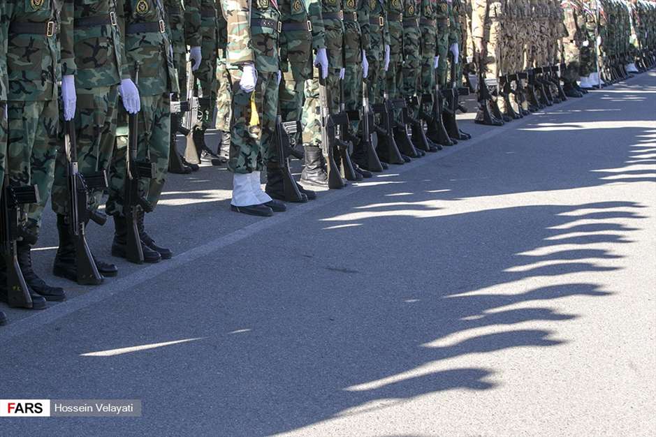 مراسم اعطای سردوشی به دانش‌پژوهان آموزشگاه‌های نظامی ارتش