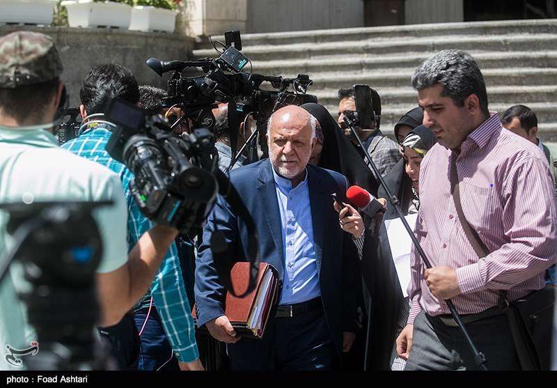 زنگنه: سهمیهبندی بنزین در این مرحله مطرح نیست زنگنه: سهمیهبندی بنزین در این مرحله مطرح نیست