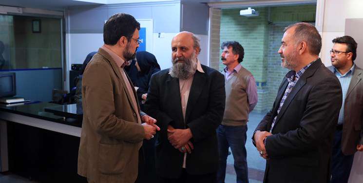 آثار گرافیکی «نیرومند» گویا و بینیاز از متن است آثار گرافیکی «نیرومند» گویا و بینیاز از متن است