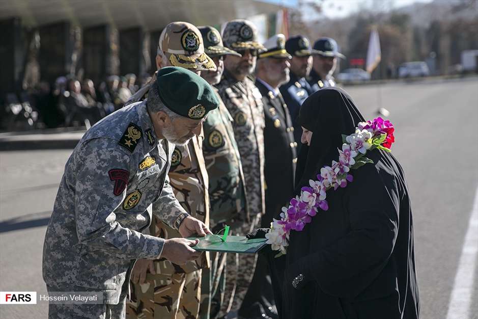 مراسم اعطای سردوشی به دانش‌پژوهان آموزشگاه‌های نظامی ارتش