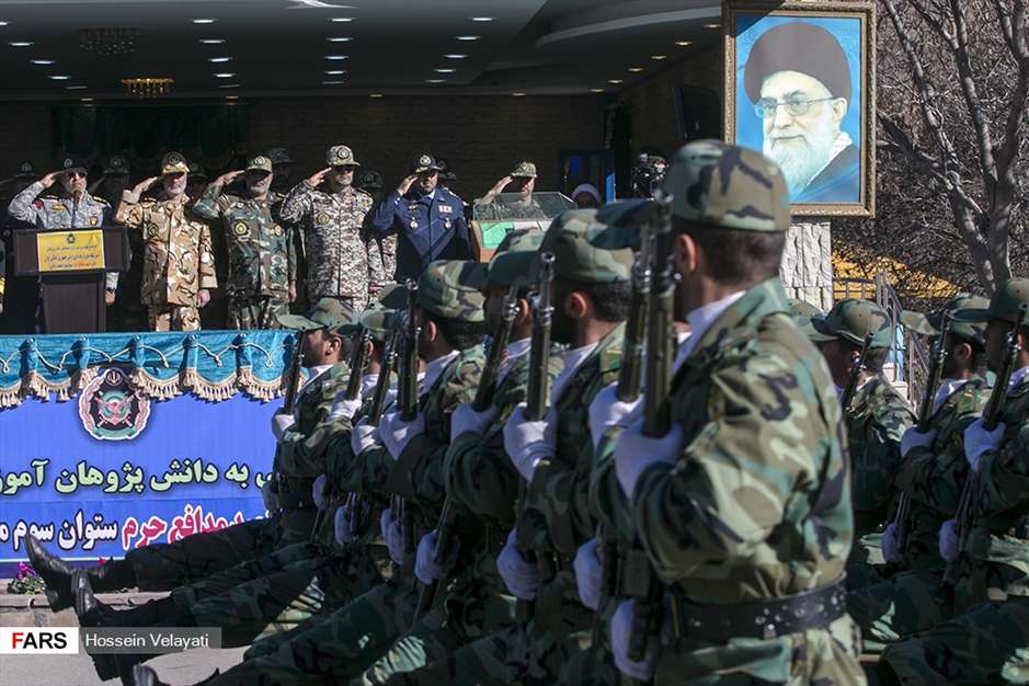 مراسم اعطای سردوشی به دانش‌پژوهان آموزشگاه‌های نظامی ارتش