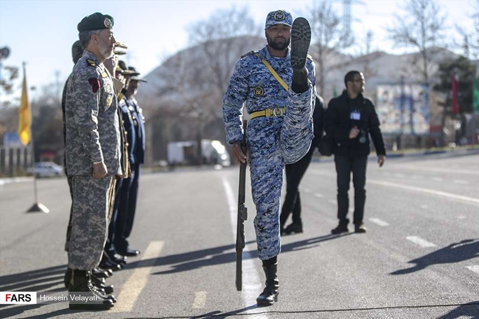 مراسم اعطای سردوشی به دانش‌پژوهان آموزشگاه‌های نظامی ارتش
