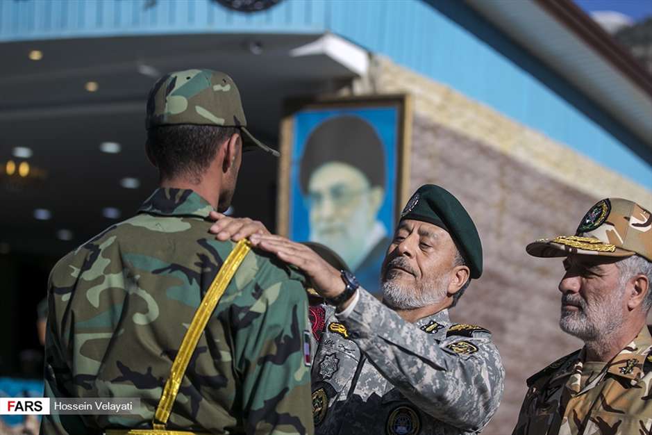 مراسم اعطای سردوشی به دانش‌پژوهان آموزشگاه‌های نظامی ارتش