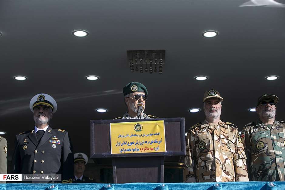 مراسم اعطای سردوشی به دانش‌پژوهان آموزشگاه‌های نظامی ارتش