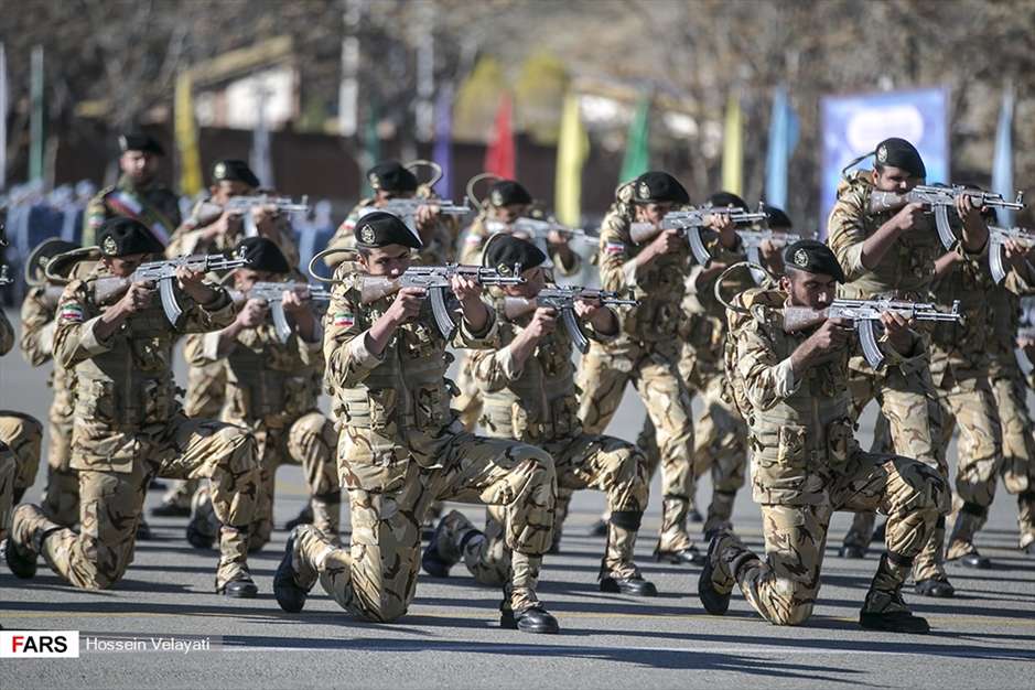 مراسم اعطای سردوشی به دانش‌پژوهان آموزشگاه‌های نظامی ارتش