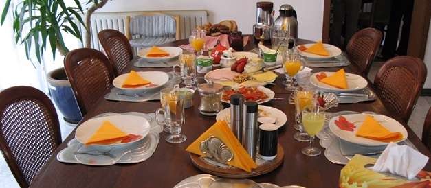 چگونه بهترین میزبان برای مهمانتان باشید؟ چگونه بهترین میزبان برای مهمانتان باشید؟
