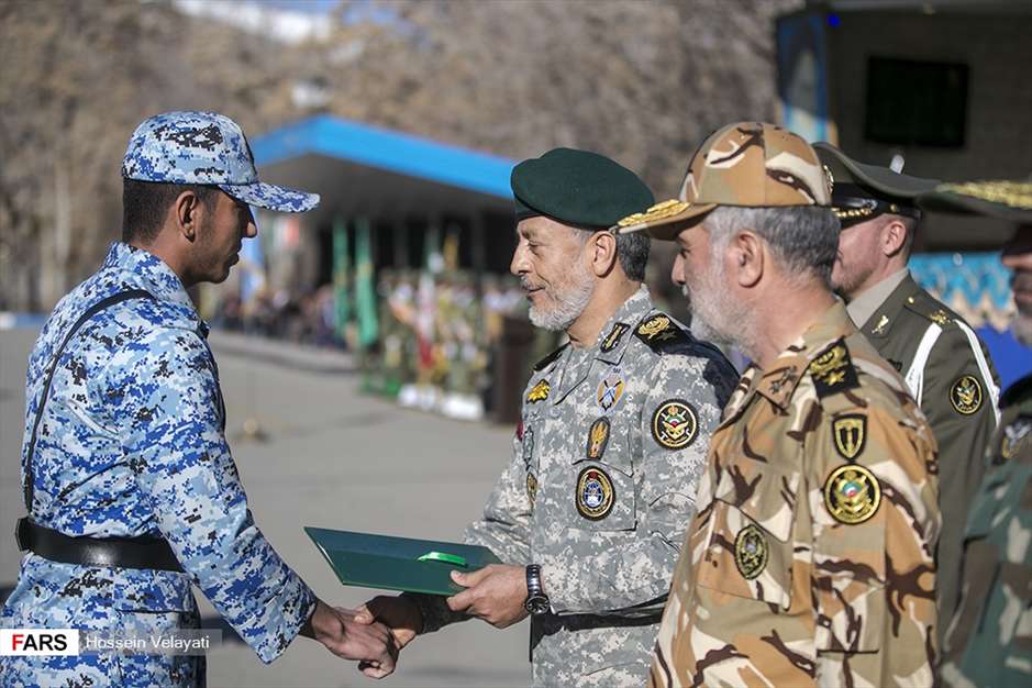 مراسم اعطای سردوشی به دانش‌پژوهان آموزشگاه‌های نظامی ارتش