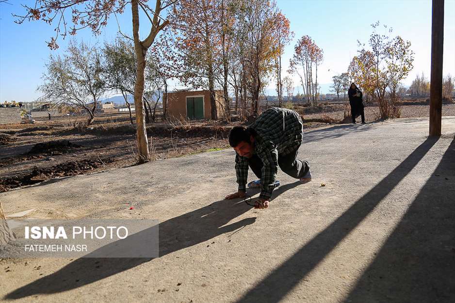 دستانی که می‌لرزد، دلی که آرام است