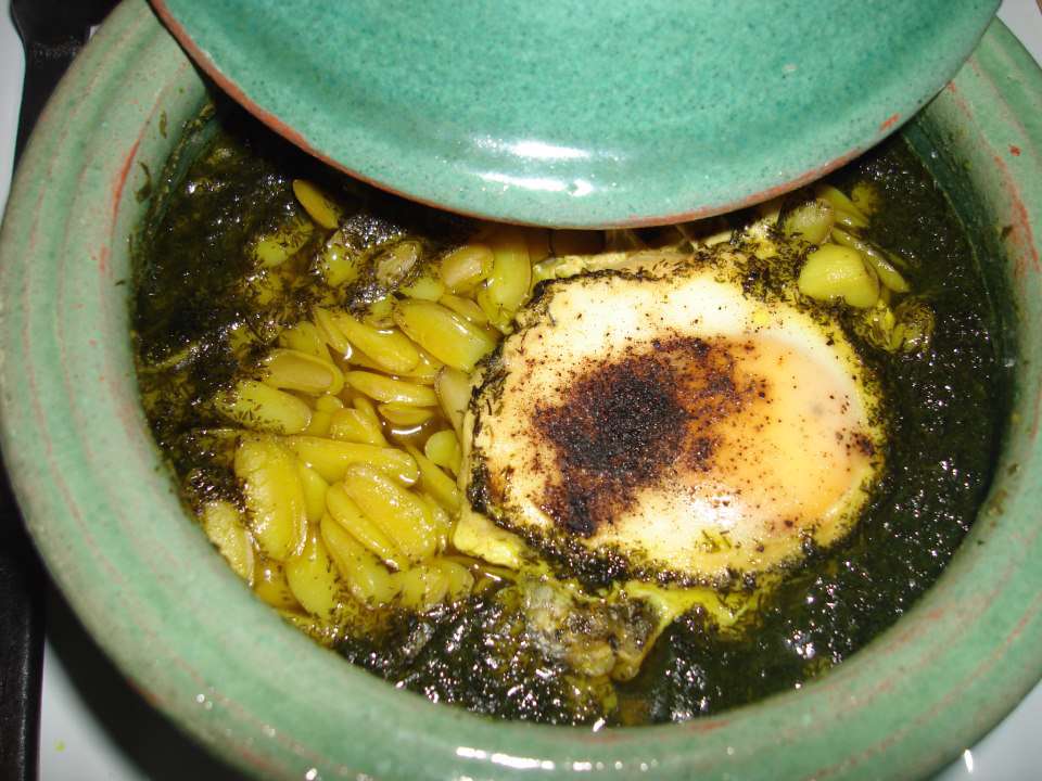 آشنایی با روش تهیهی خورشت باقلاقاتق آشنایی با روش تهیهی خورشت باقلاقاتق