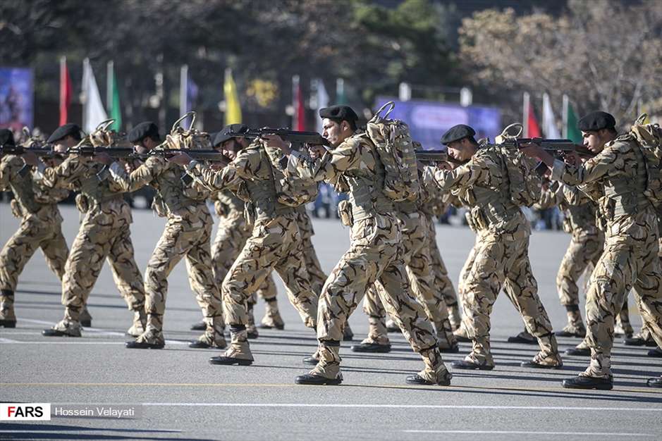 مراسم اعطای سردوشی به دانش‌پژوهان آموزشگاه‌های نظامی ارتش