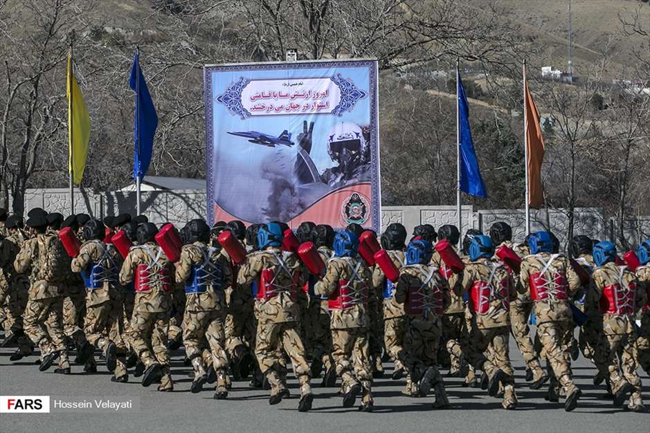 مراسم اعطای سردوشی به دانش‌پژوهان آموزشگاه‌های نظامی ارتش