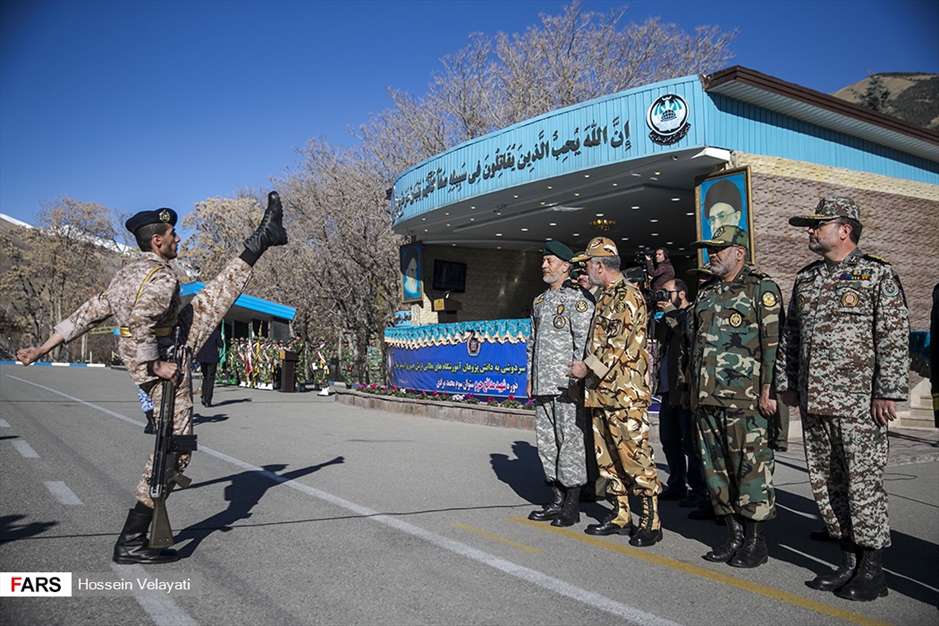 مراسم اعطای سردوشی به دانش‌پژوهان آموزشگاه‌های نظامی ارتش