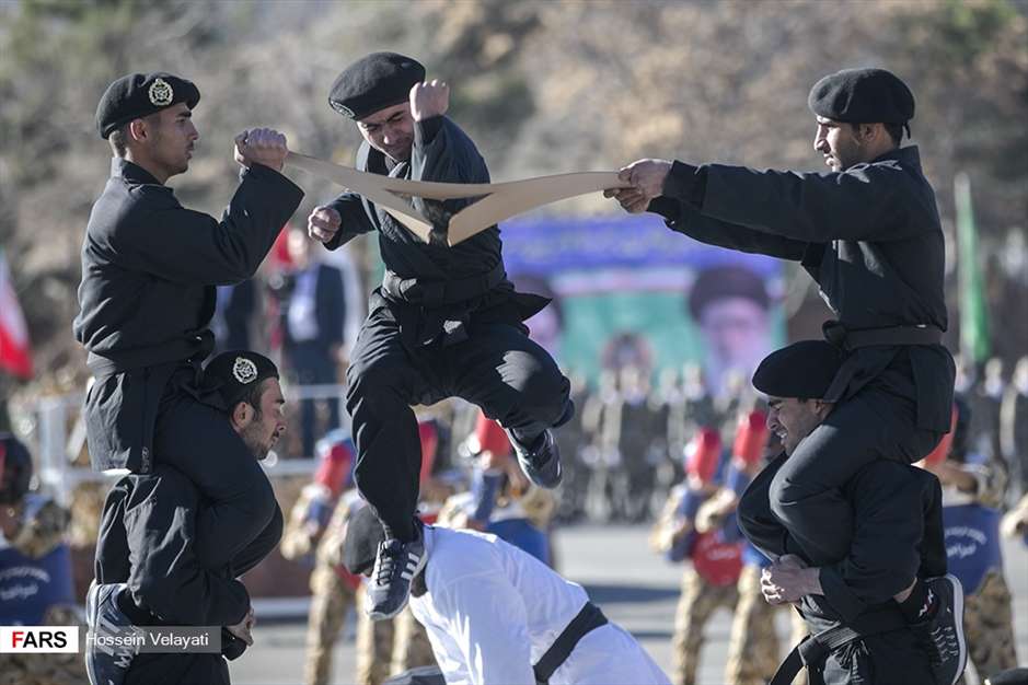 مراسم اعطای سردوشی به دانش‌پژوهان آموزشگاه‌های نظامی ارتش