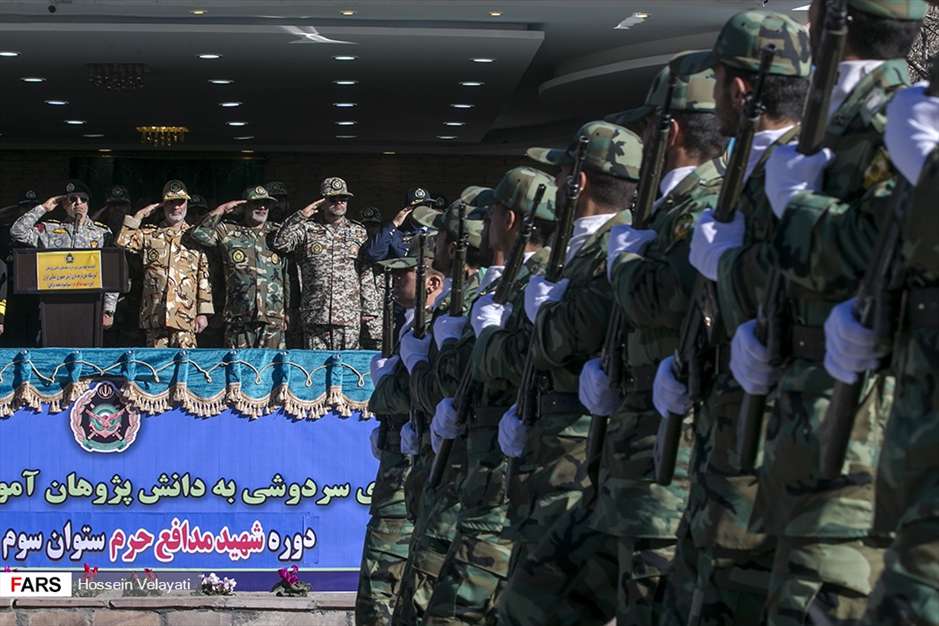 مراسم اعطای سردوشی به دانش‌پژوهان آموزشگاه‌های نظامی ارتش