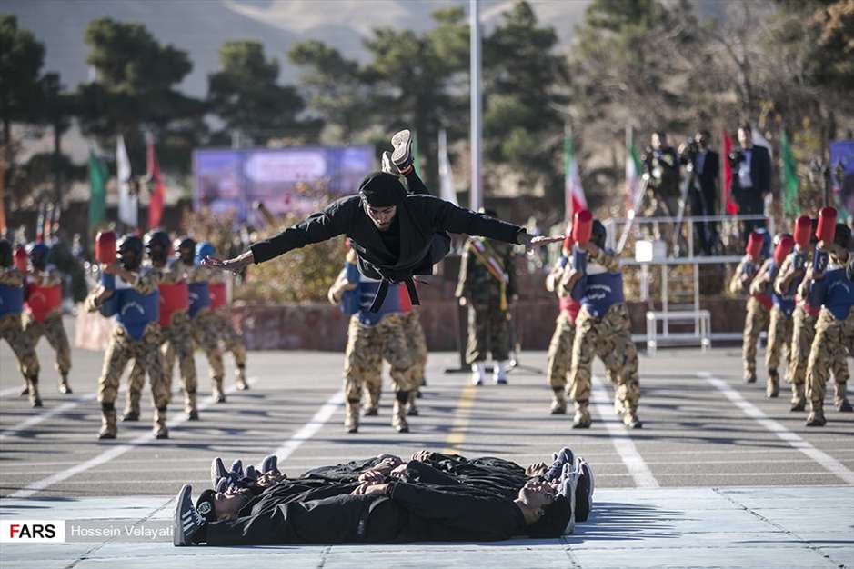 مراسم اعطای سردوشی به دانش‌پژوهان آموزشگاه‌های نظامی ارتش