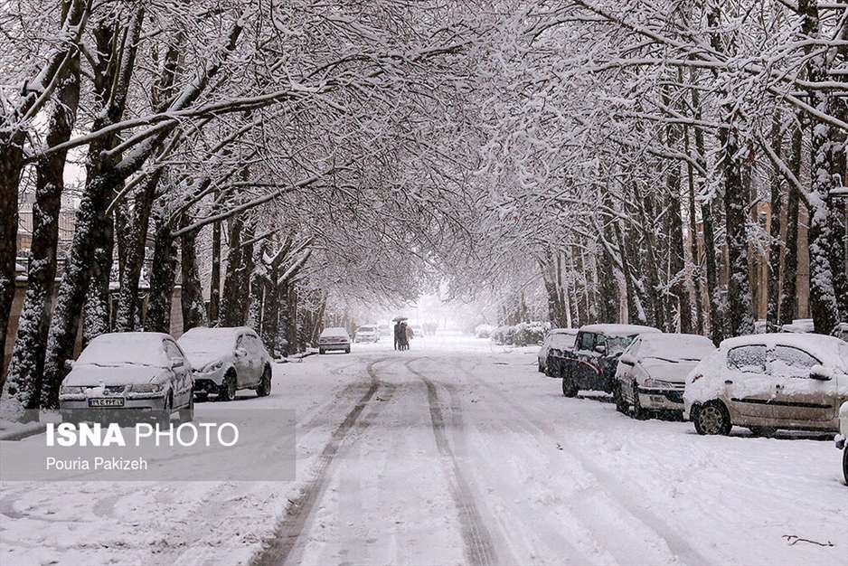 بارش برف در آخرین روزهای پاییز