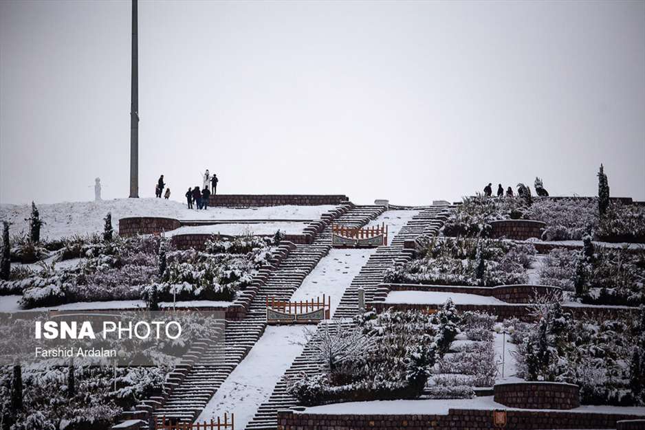 بارش برف در آخرین روزهای پاییز