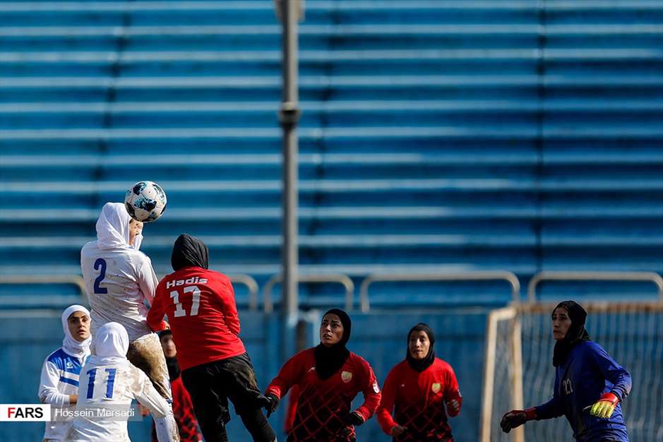 ليگ برتر فوتبال بانوان، آذرخش ۰ - ملوان ۸