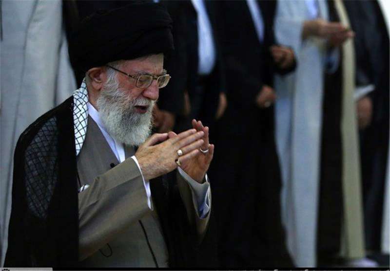 امام خامنهای بر پیکر مرحوم آیتالله هاشمیشاهرودی نماز اقامه کردند امام خامنهای بر پیکر مرحوم آیتالله هاشمیشاهرودی نماز اقامه کردند