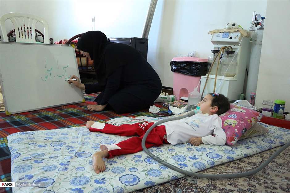 پرستارِ مونا