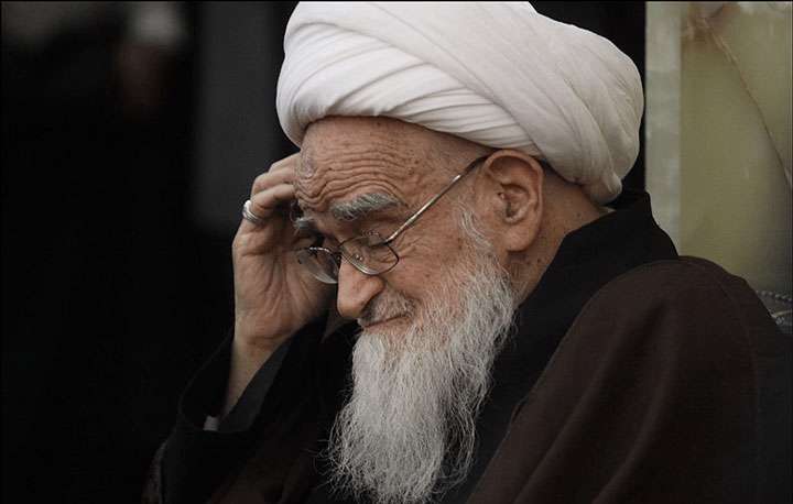 ابراز همدردی حضرت آیت الله صافی با خانوادههای داغدار حادثه زاهدان ابراز همدردی حضرت آیت الله صافی با خانوادههای داغدار حادثه زاهدان