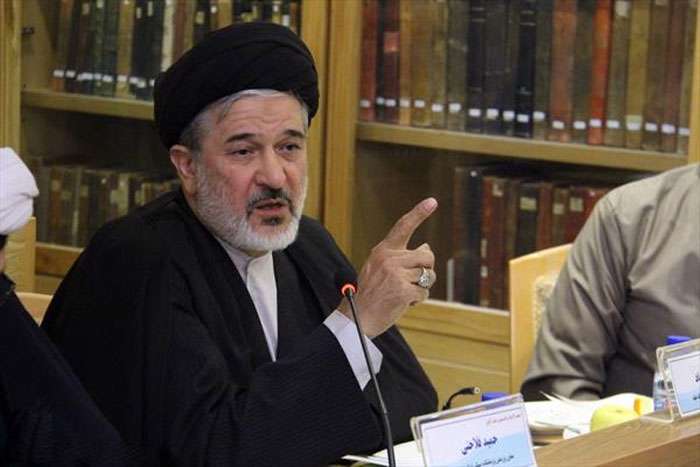 پایان نامه ها با نیاز جامعه همخوانی ندارند؛ در بحث پایان نامه نویسی در خیالات سیر می کنیم پایان نامه ها با نیاز جامعه همخوانی ندارند؛ در بحث پایان نامه نویسی در خیالات سیر می کنیم