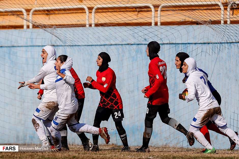ليگ برتر فوتبال بانوان، آذرخش ۰ - ملوان ۸