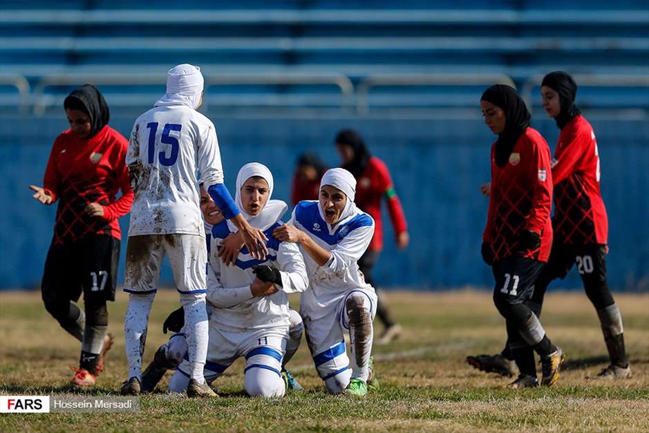 ليگ برتر فوتبال بانوان، آذرخش ۰ - ملوان ۸