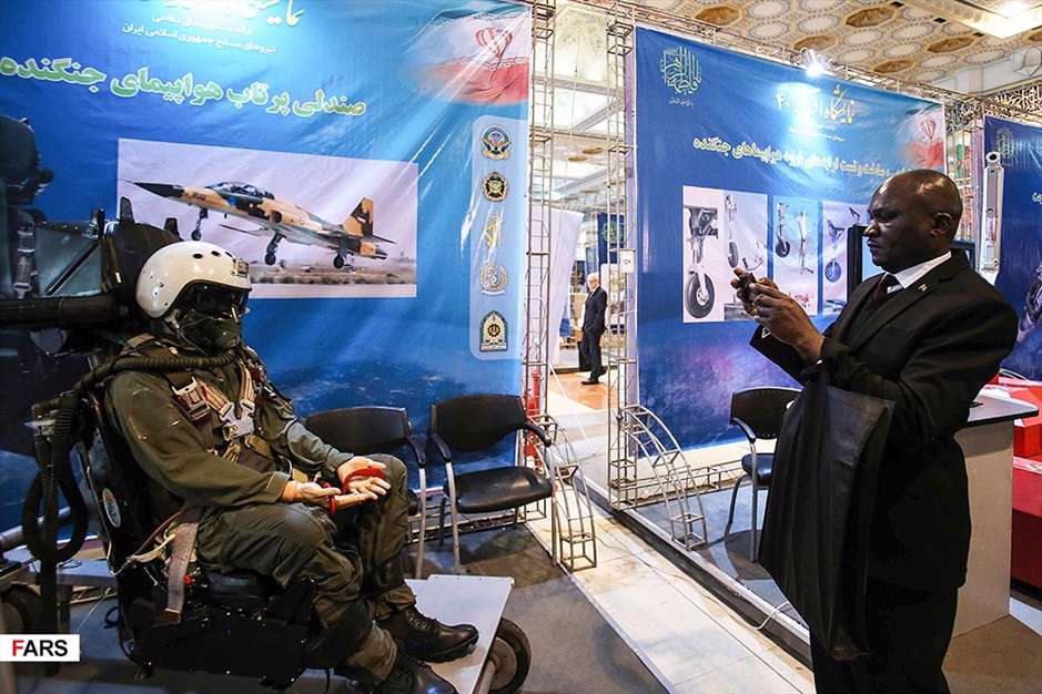 بازدید سفیران و وابستگان نظامی از نمایشگاه دستاوردهای دفاعی