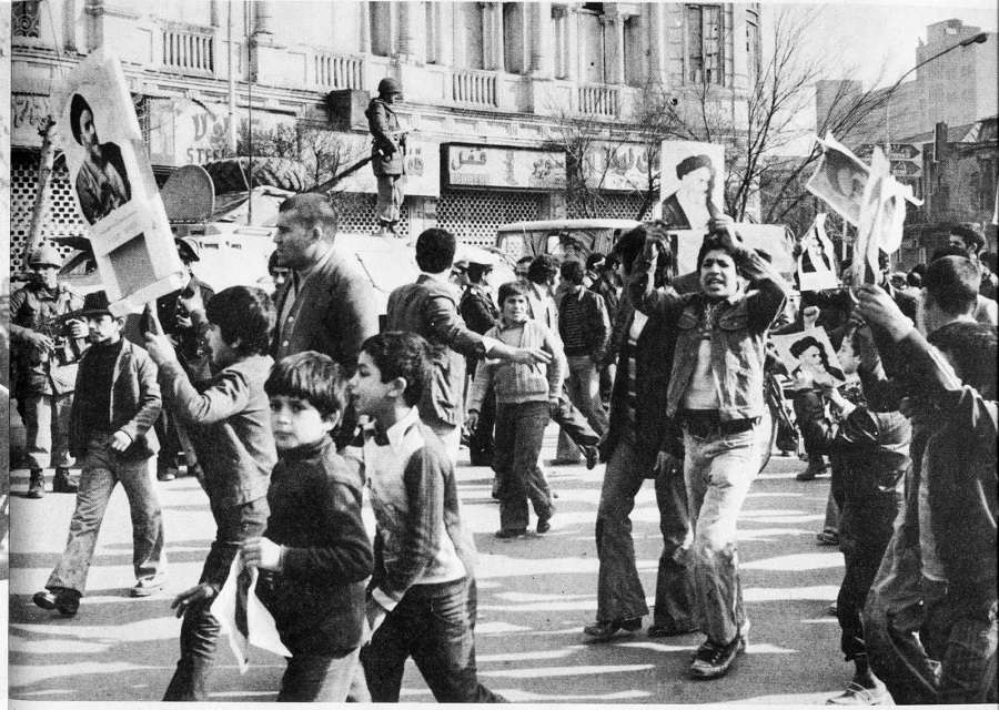انقلاب بهوقت کتاب انقلاب بهوقت کتاب