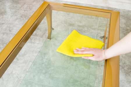 نحوه از بین بردن خط و خش میز شیشهای نحوه از بین بردن خط و خش میز شیشهای