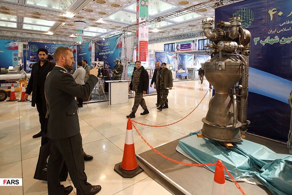 بازدید سفیران و وابستگان نظامی از نمایشگاه دستاوردهای دفاعی