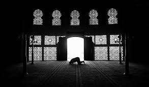 چرا نماز میخوانیم، اما هر روز پژمردهایم؟ چرا نماز میخوانیم، اما هر روز پژمردهایم؟
