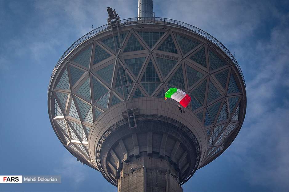 پرش از برج میلاد 