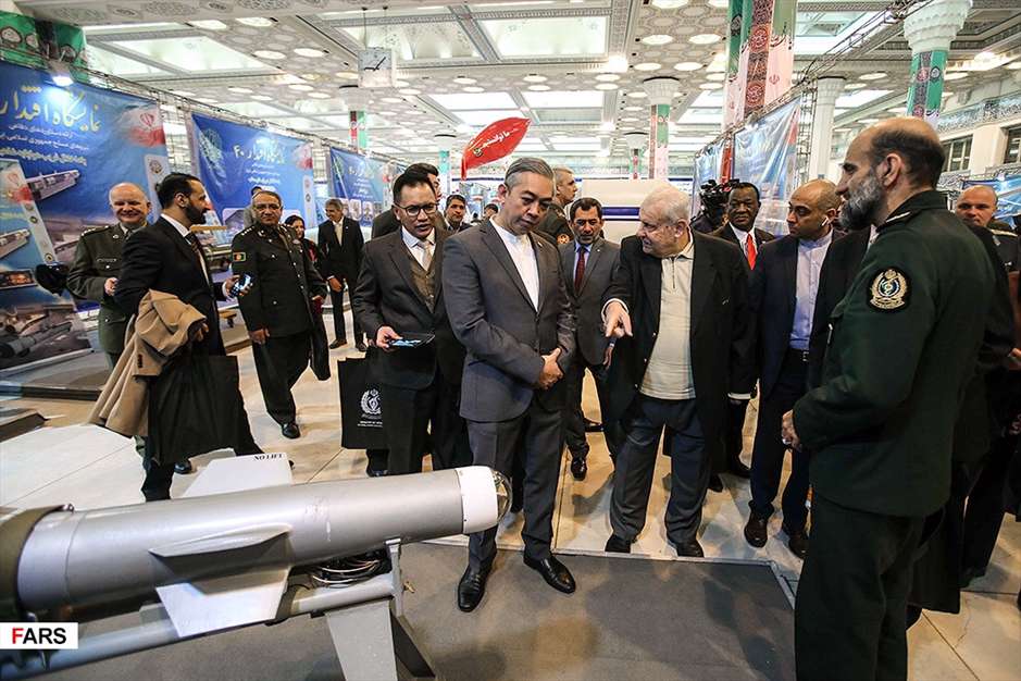 بازدید سفیران و وابستگان نظامی از نمایشگاه دستاوردهای دفاعی