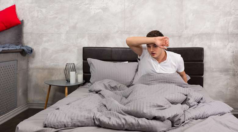 چرا در خواب عرق میکنم؟ چرا در خواب عرق میکنم؟
