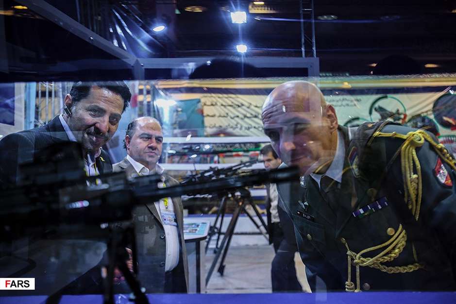 بازدید سفیران و وابستگان نظامی از نمایشگاه دستاوردهای دفاعی
