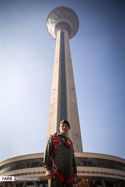 پرش از برج میلاد 