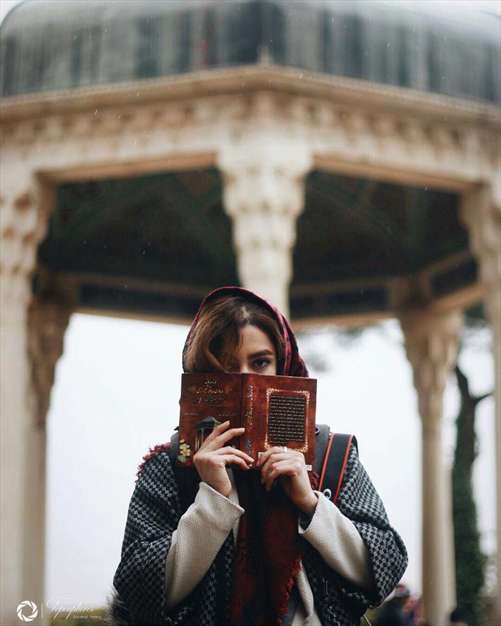 چشمی و صد نم جانی و صد آه...