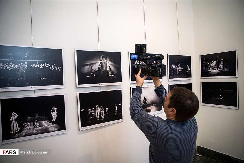 افتتاح نمایشگاه عکس و پوستر تئاتر فجر