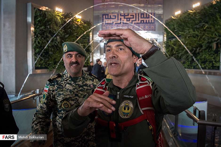 پرش از برج میلاد 