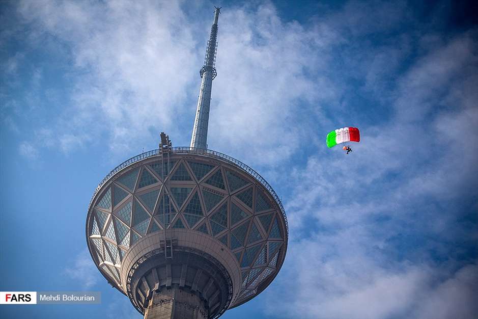 پرش از برج میلاد 