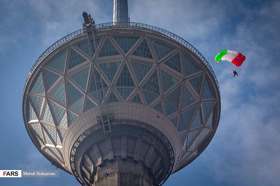 پرش از برج میلاد 