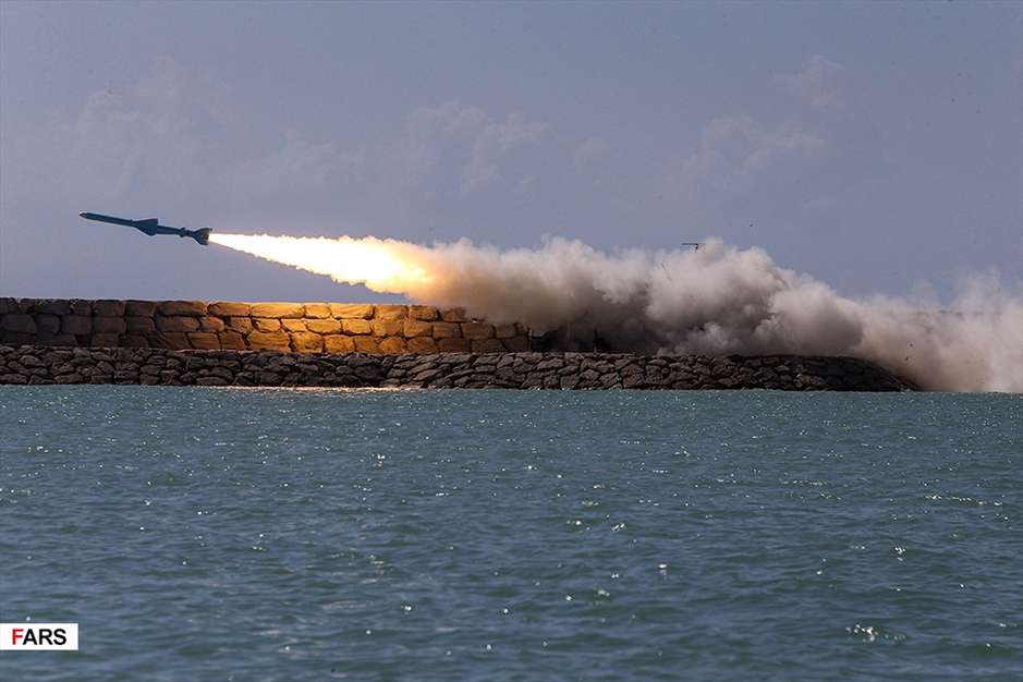 شلیک موشک کروز قادر در رزمایش ولایت 97