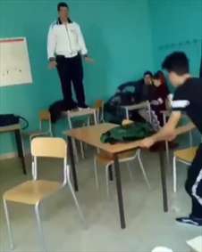 مثلاً اومد خودی نشون بده 