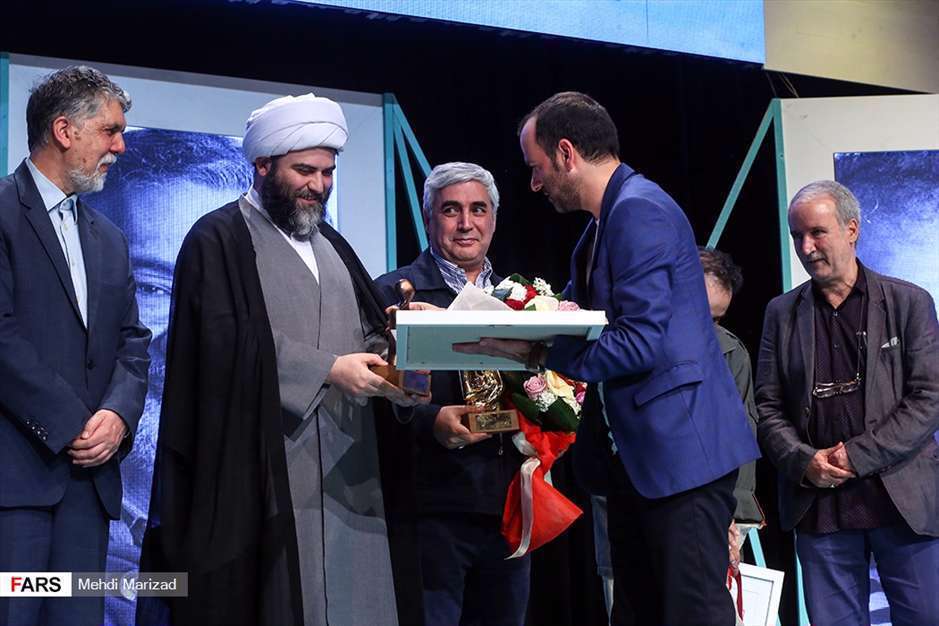 ابراهیم حاتمی‌‌کیا چهره سال هنر انقلاب اسلامی 