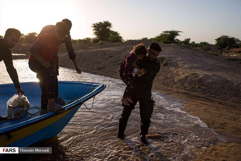 امداد رسانی سپاه پاسداران به روستاهای بُسْتان