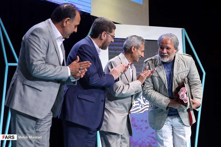 ابراهیم حاتمی‌‌کیا چهره سال هنر انقلاب اسلامی 